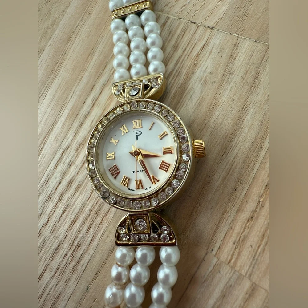 Vintage Ladies gold tone faux pearl watch NEW BATTERY